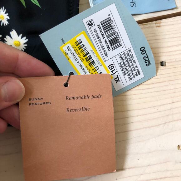 Shade & Shore NWT Women's Reversible Print Halter Bikini Top Daisy Polka Dot XL - Picture 9 of 11